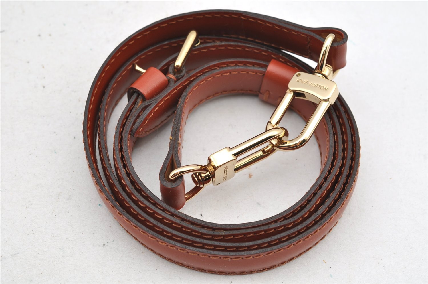 Authentic Louis Vuitton Leather Shoulder Strap Brown 40.2-47