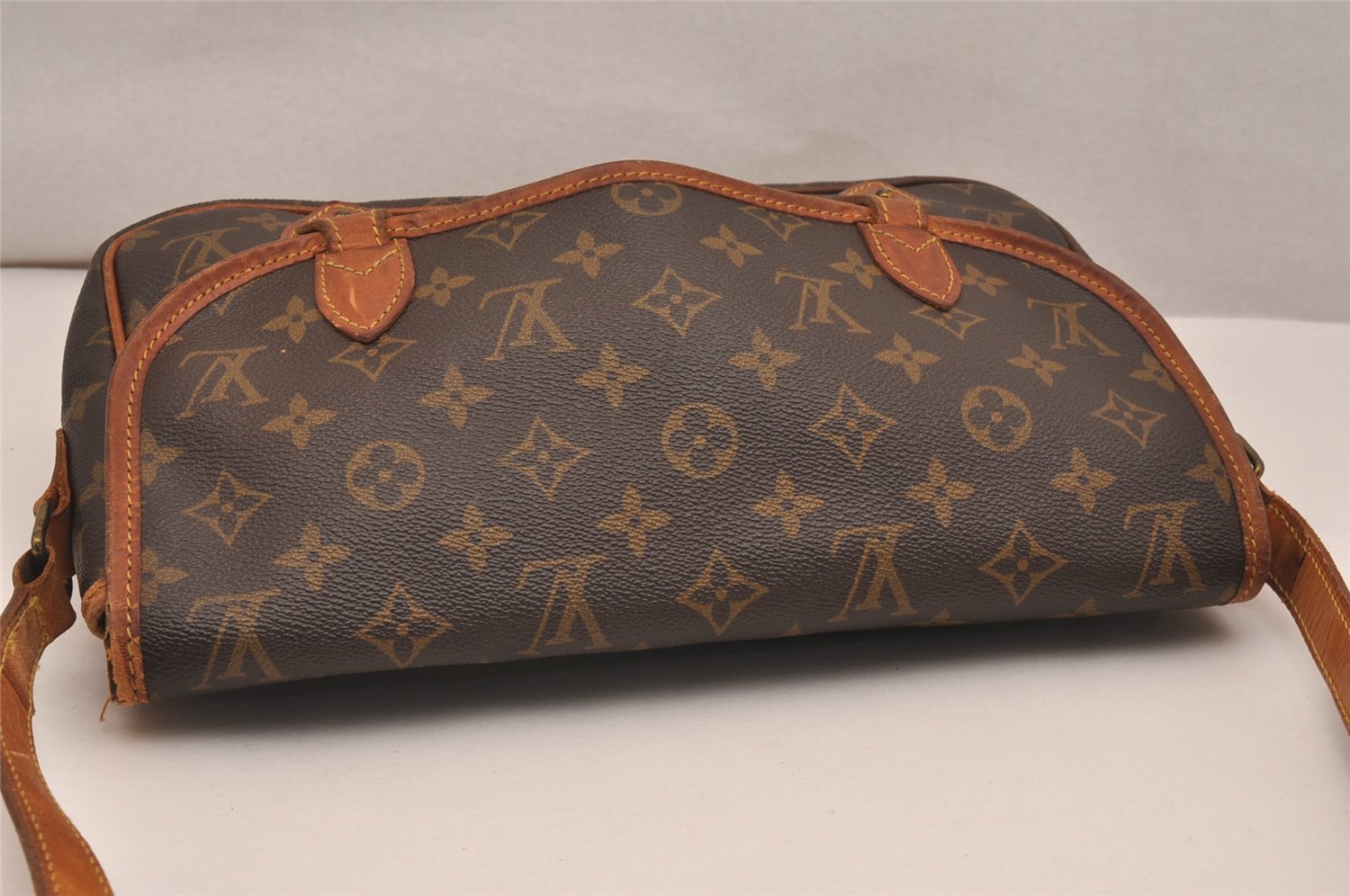 Authentic Louis Vuitton Monogram Gibeciere MM Shoulder Cross Bag M42247 LV 5515J