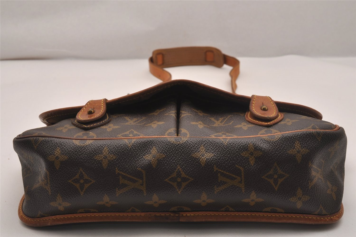 Authentic Louis Vuitton Monogram Gibeciere MM Shoulder Cross Bag M42247 LV 5515J