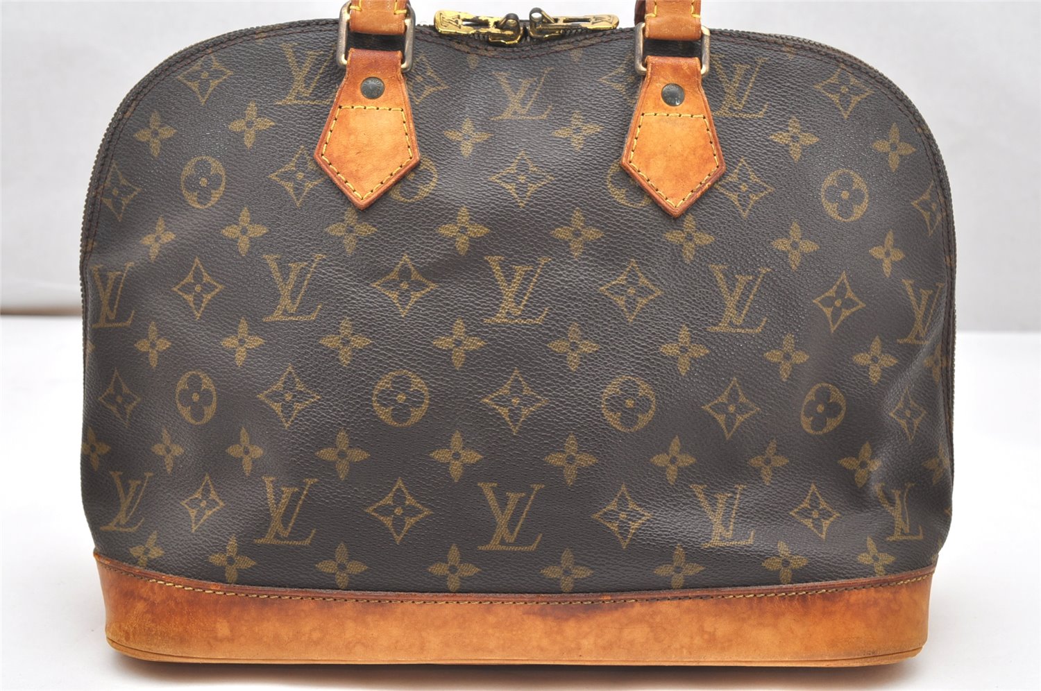 Authentic Louis Vuitton Monogram Alma Hand Bag Purse M51130 LV 5517K