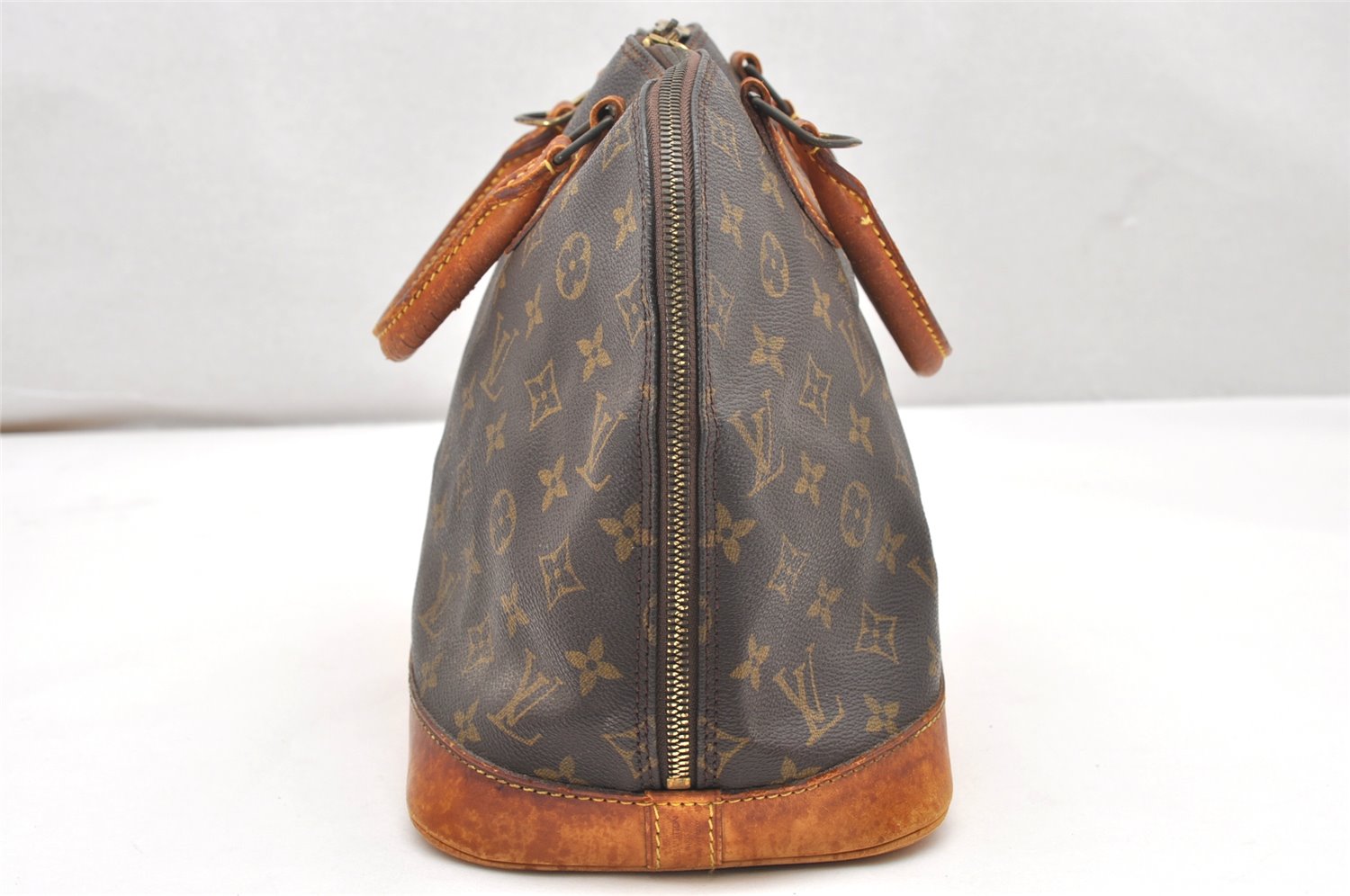 Authentic Louis Vuitton Monogram Alma Hand Bag Purse M51130 LV 5517K