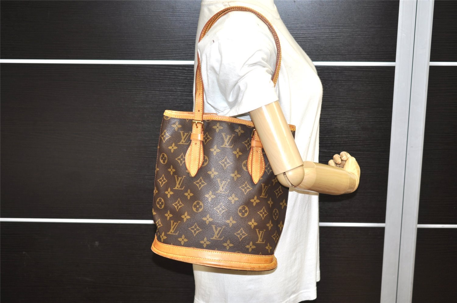 Authentic Louis Vuitton Monogram Bucket PM Shoulder Tote Bag M42238 LV 5536K