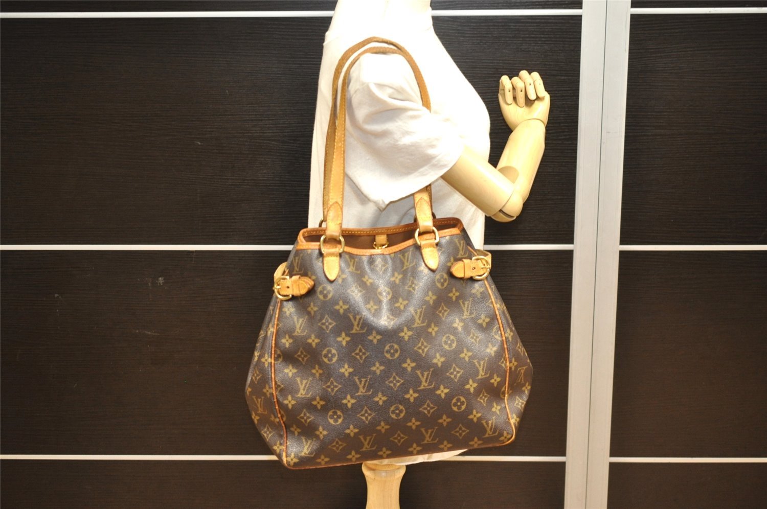 Authentic Louis Vuitton Monogram Batignolles Vertical Tote Bag M51153 LV 5544J