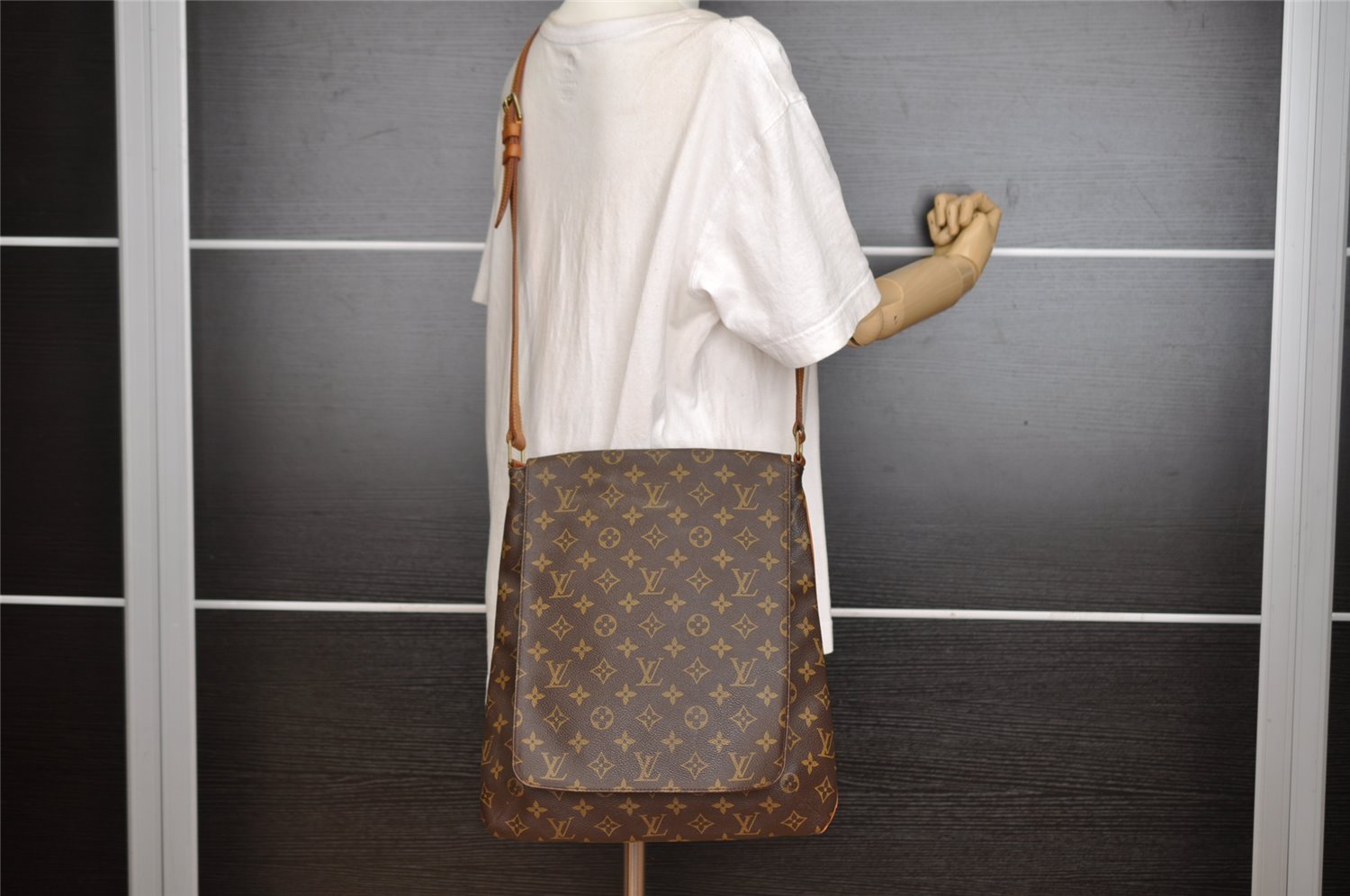 Authentic Louis Vuitton Monogram Musette Shoulder Cross Body Bag M51256 LV 5550I