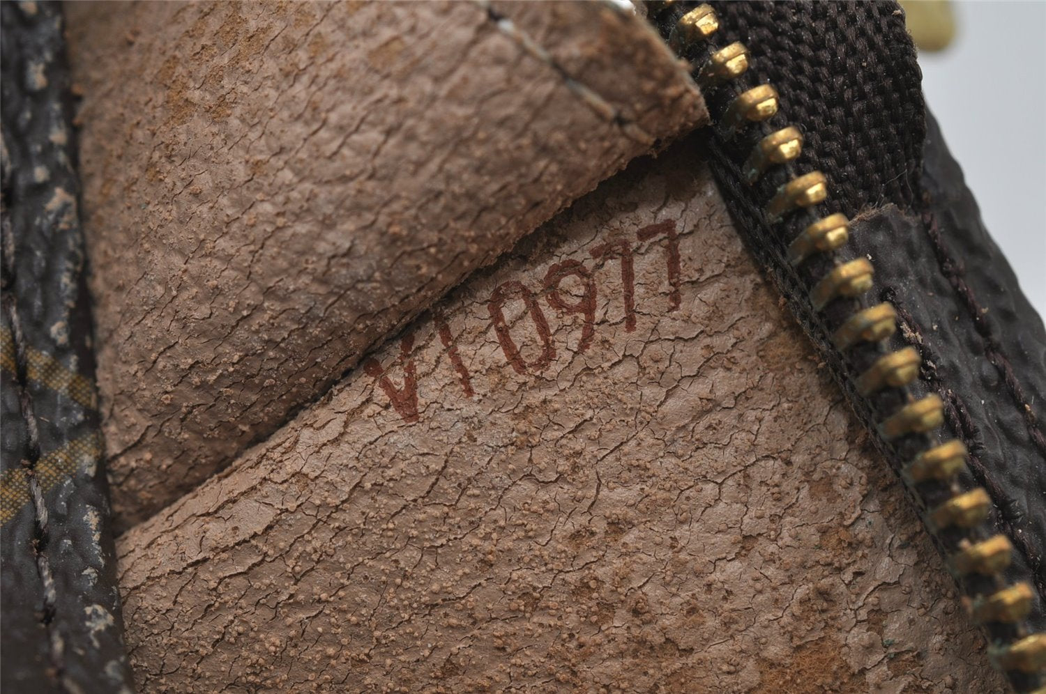 Authentic Louis Vuitton Monogram Bucket GM Shoulder Bag M42236 LV Junk 5554J