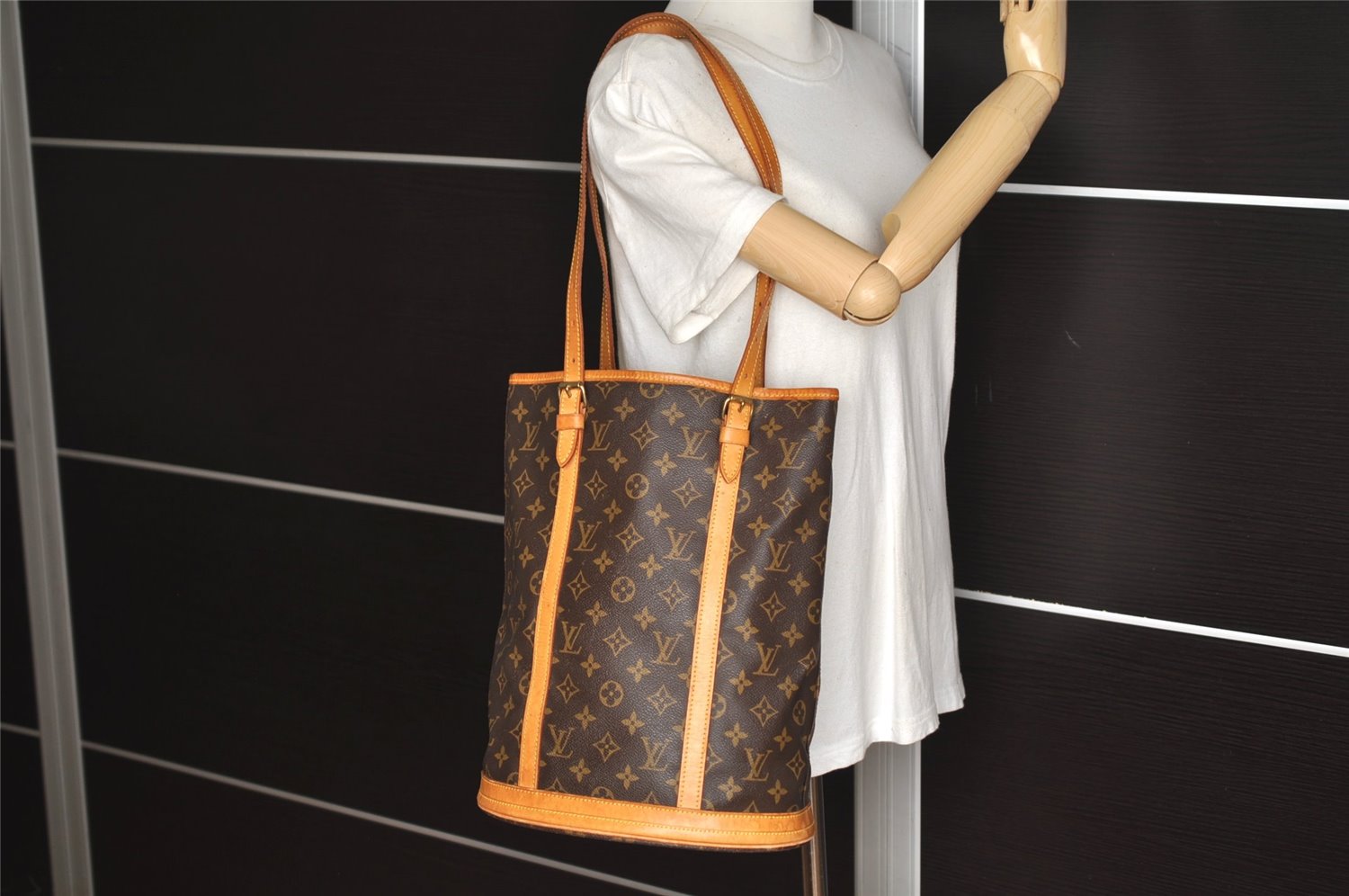 Authentic Louis Vuitton Monogram Bucket GM Shoulder Bag M42236 LV Junk 5554J