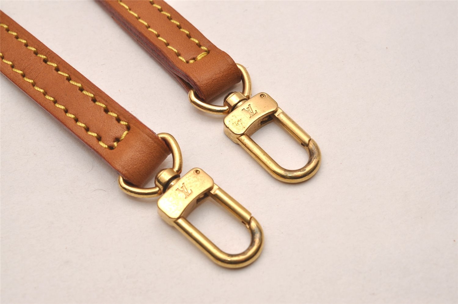 Authentic Louis Vuitton Leather Shoulder Strap Beige 47.2