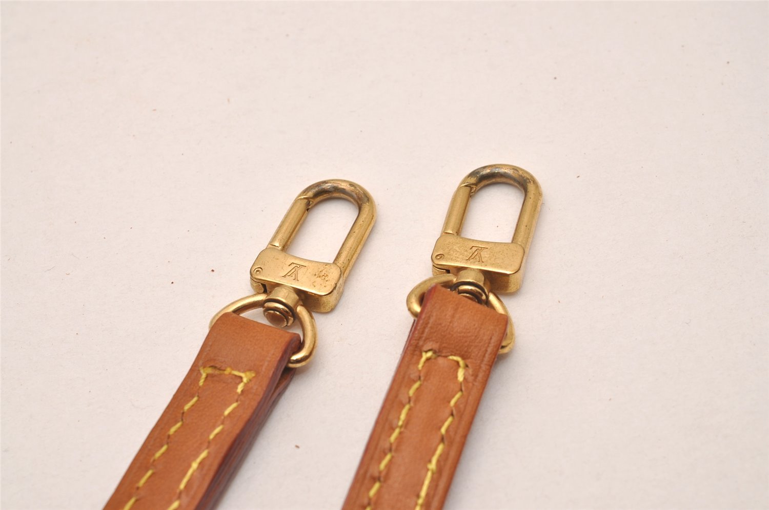 Authentic Louis Vuitton Leather Shoulder Strap Beige 47.2