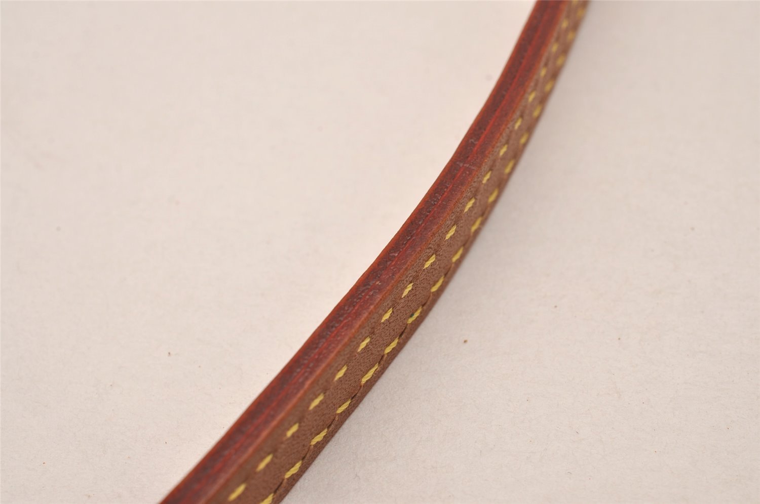 Authentic Louis Vuitton Leather Shoulder Strap Beige 47.2