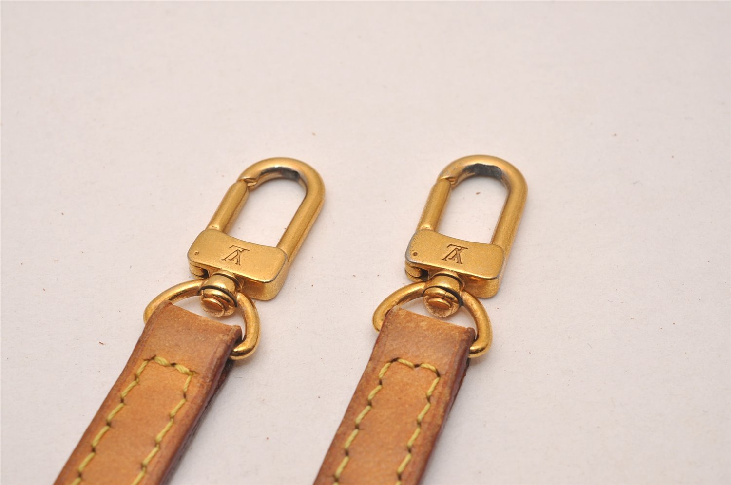 Authentic Louis Vuitton Leather Shoulder Strap Beige 51.2