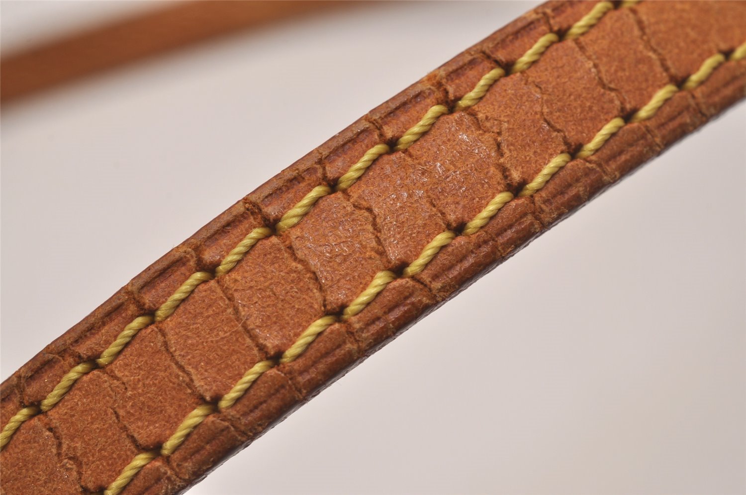 Authentic Louis Vuitton Leather Shoulder Strap Beige 51.2