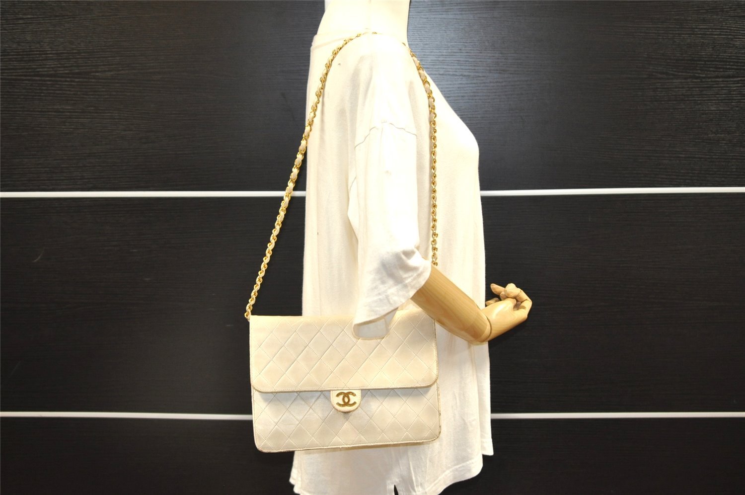 Authentic CHANEL Calf Skin Matelasse Chain Shoulder Bag White CC Junk 5580I