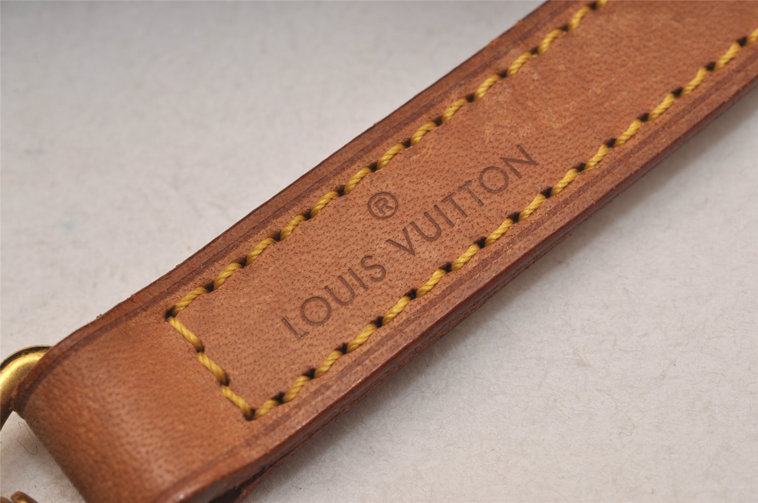 Authentic Louis Vuitton Leather Shoulder Strap Beige 46.7