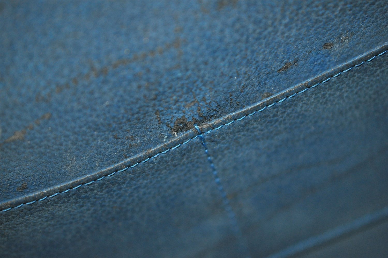 Authentic Louis Vuitton Epi Dauphine GM Cosmetic Pouch Blue M48435 LV 5584I