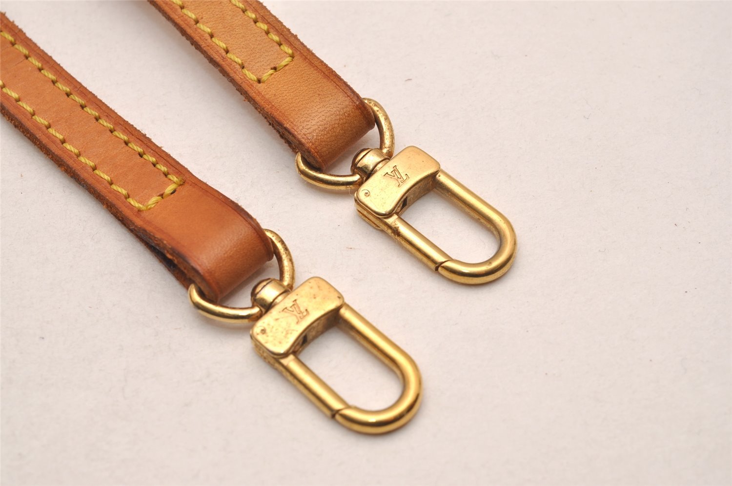 Authentic Louis Vuitton Leather Shoulder Strap Beige 45.1