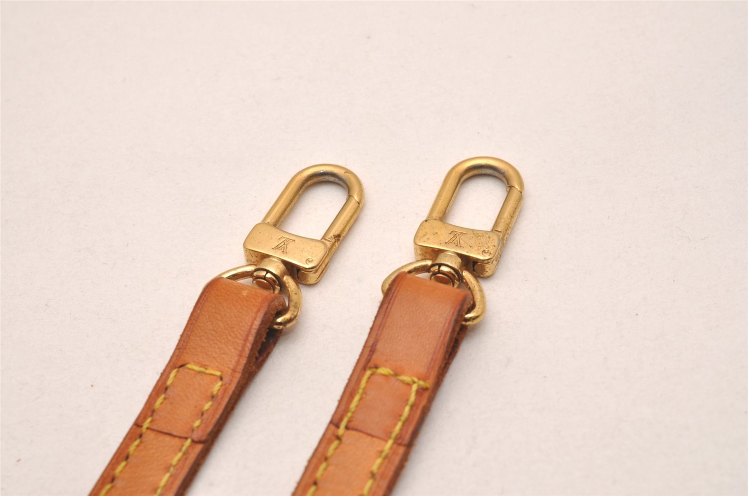 Authentic Louis Vuitton Leather Shoulder Strap Beige 45.1