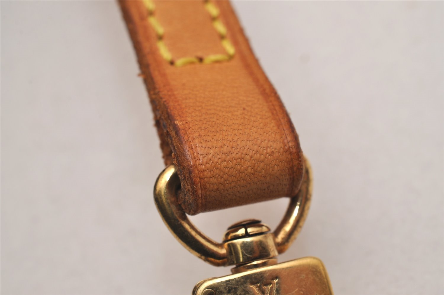 Authentic Louis Vuitton Leather Shoulder Strap Beige 45.1