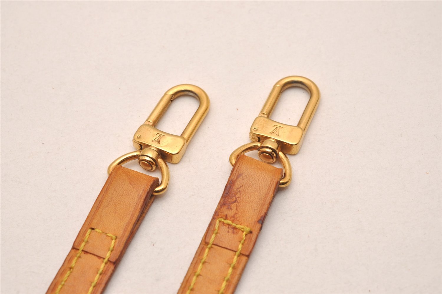 Authentic Louis Vuitton Leather Shoulder Strap Beige 48