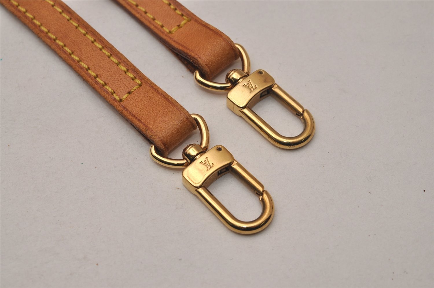 Authentic Louis Vuitton Leather Shoulder Strap Beige 46.5