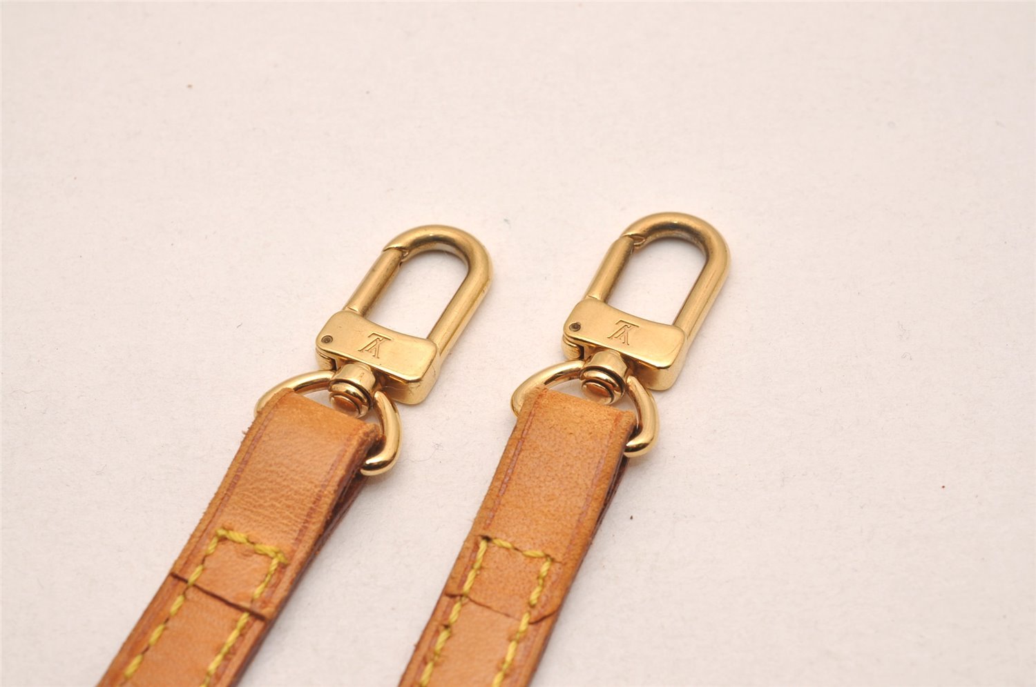 Authentic Louis Vuitton Leather Shoulder Strap Beige 46.5