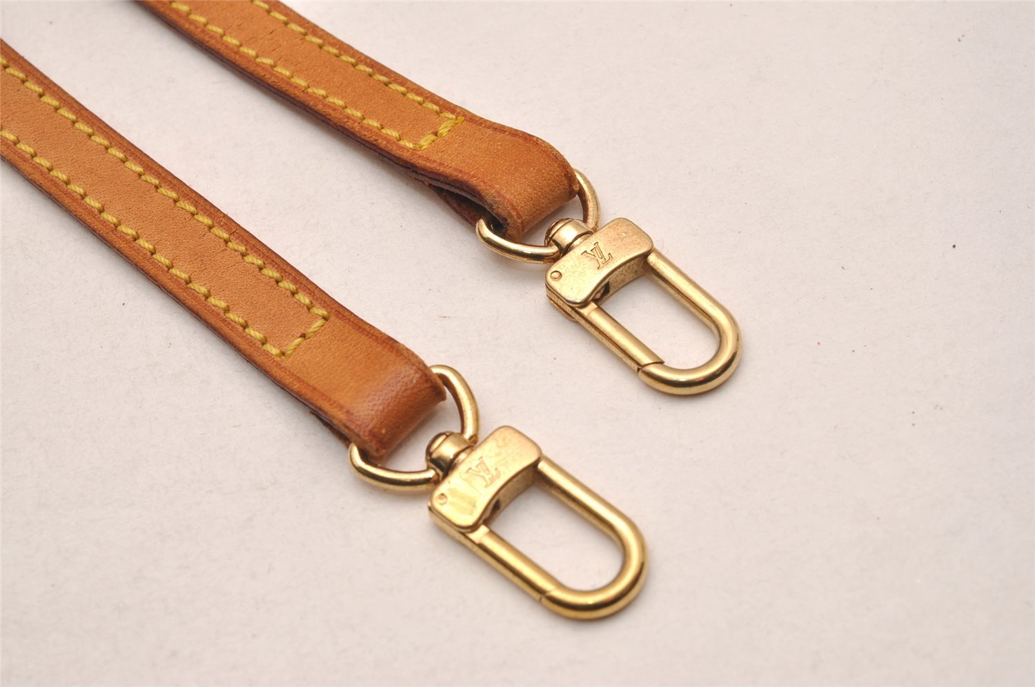 Authentic Louis Vuitton Leather Shoulder Strap Beige 46.1