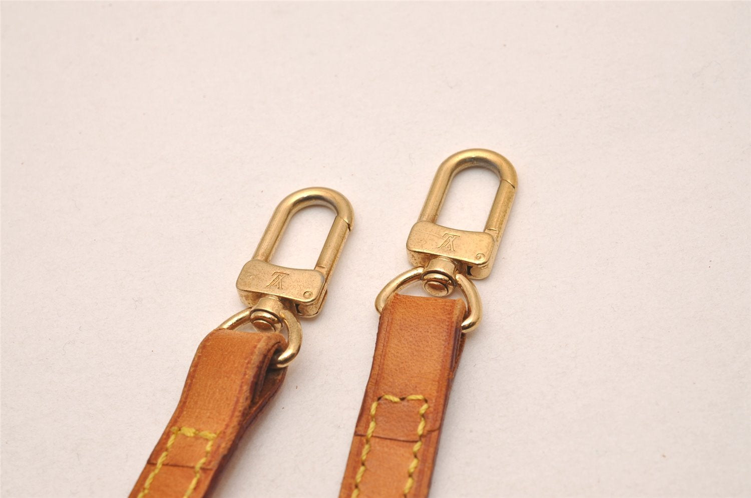 Authentic Louis Vuitton Leather Shoulder Strap Beige 46.1