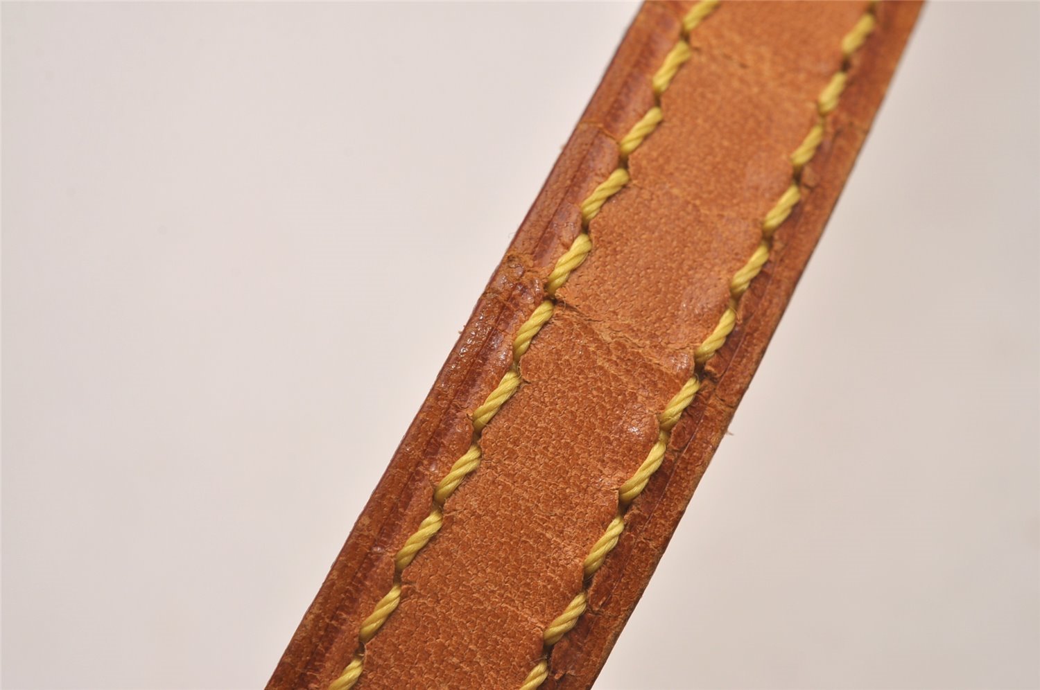 Authentic Louis Vuitton Leather Shoulder Strap Beige 46.1