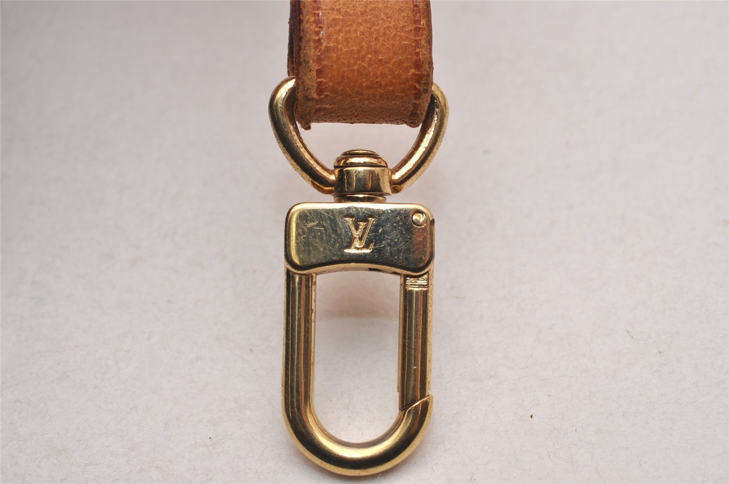 Authentic Louis Vuitton Leather Shoulder Strap Beige 46.1