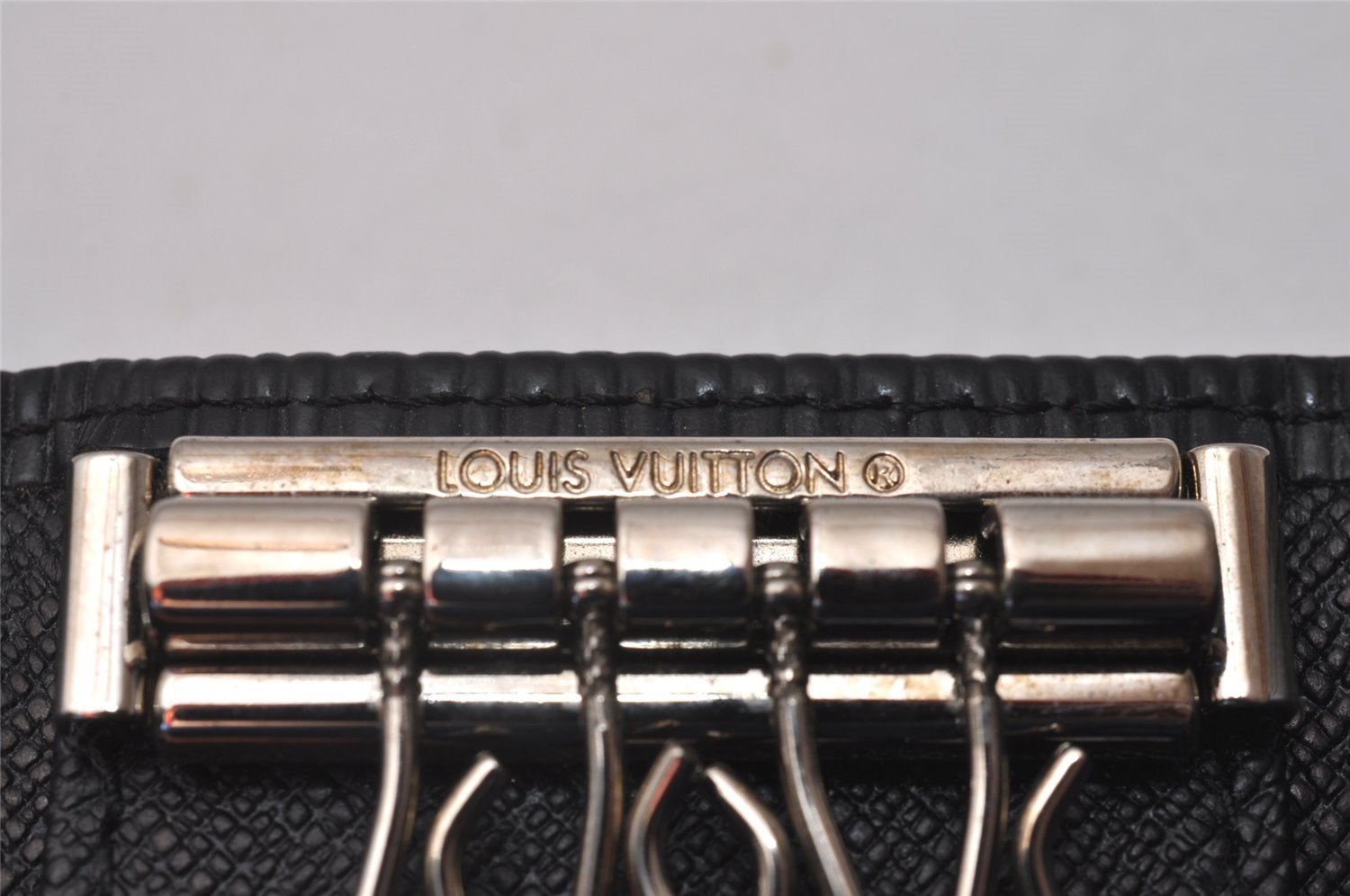 Authentic Louis Vuitton Epi Multicles 4 Key Case Black M63822 LV 5603I