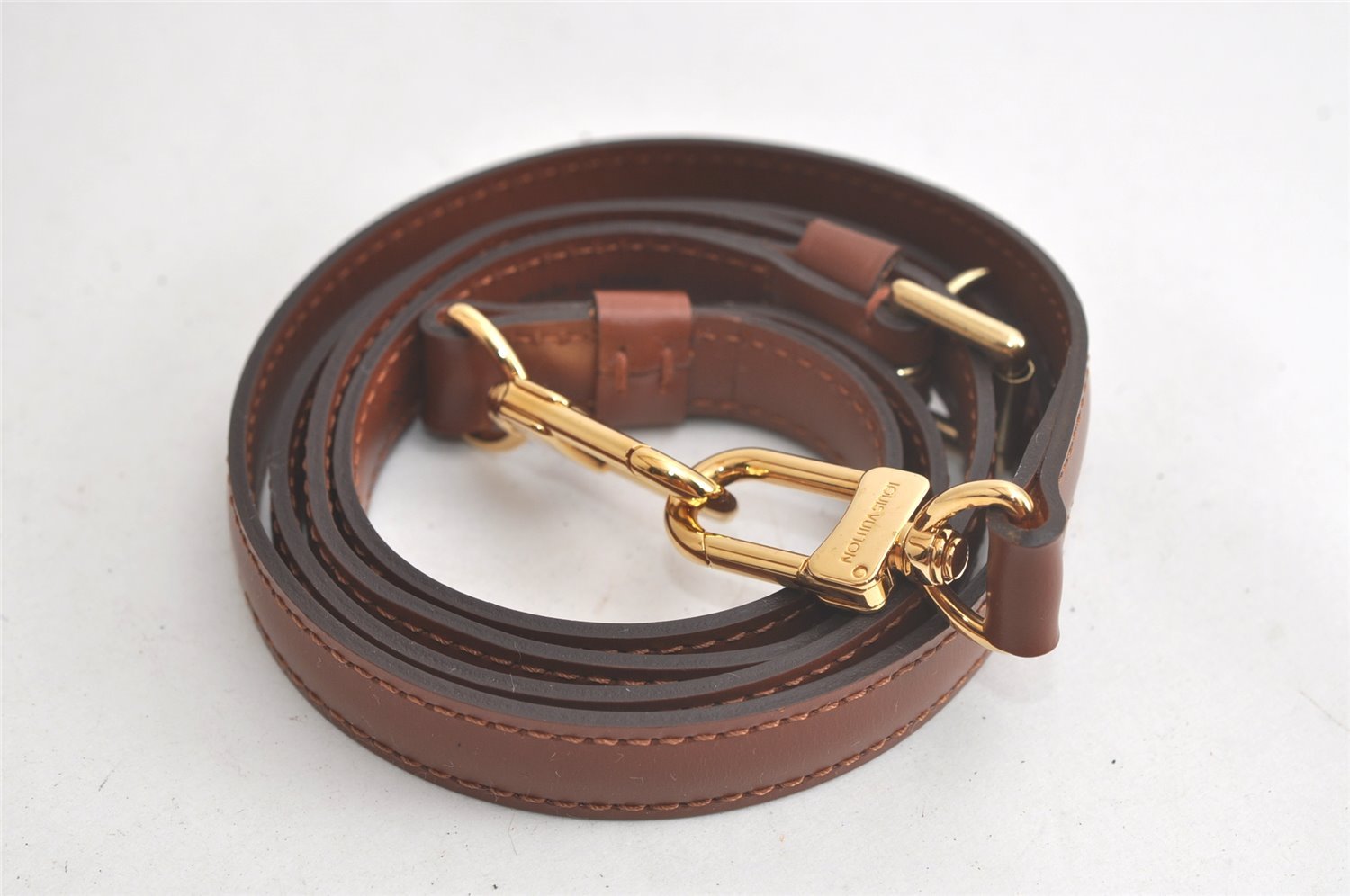 Authentic Louis Vuitton Leather Shoulder Strap Brown 40.6-47.4