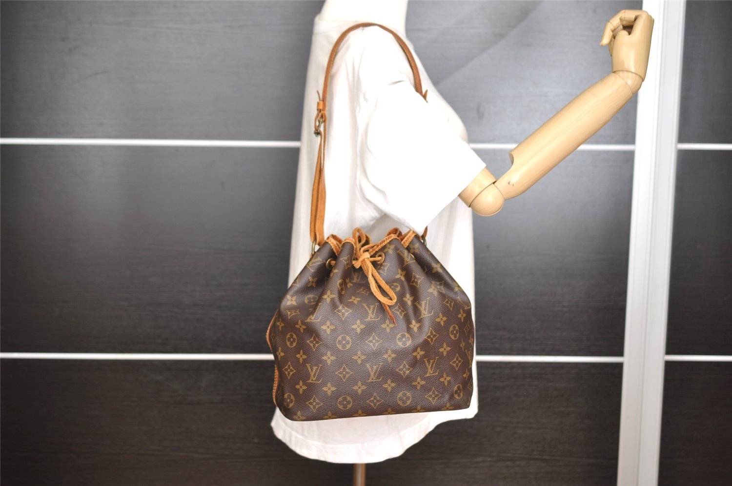 Authentic Louis Vuitton Monogram Petit Noe M42226 Shoulder Drawstring Bag 5615I