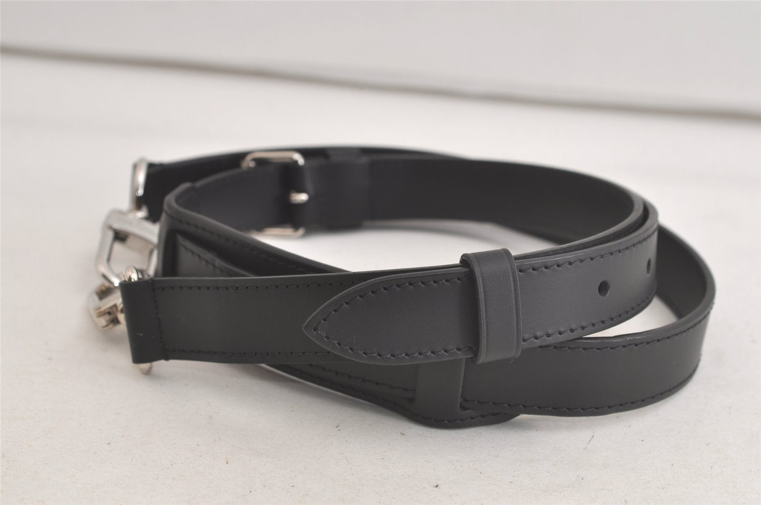 Authentic Louis Vuitton Leather Shoulder Strap Black 42.9-52.4