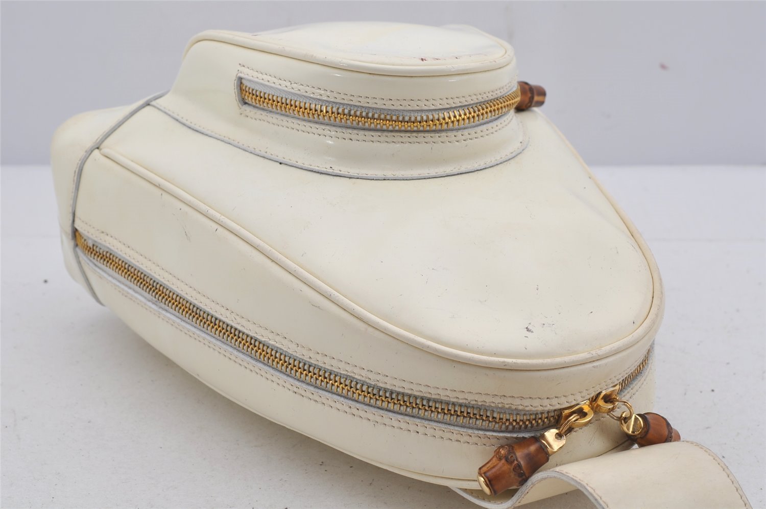 Authentic GUCCI Bamboo Shoulder Cross Body Bag Purse Enamel White Junk 5654J