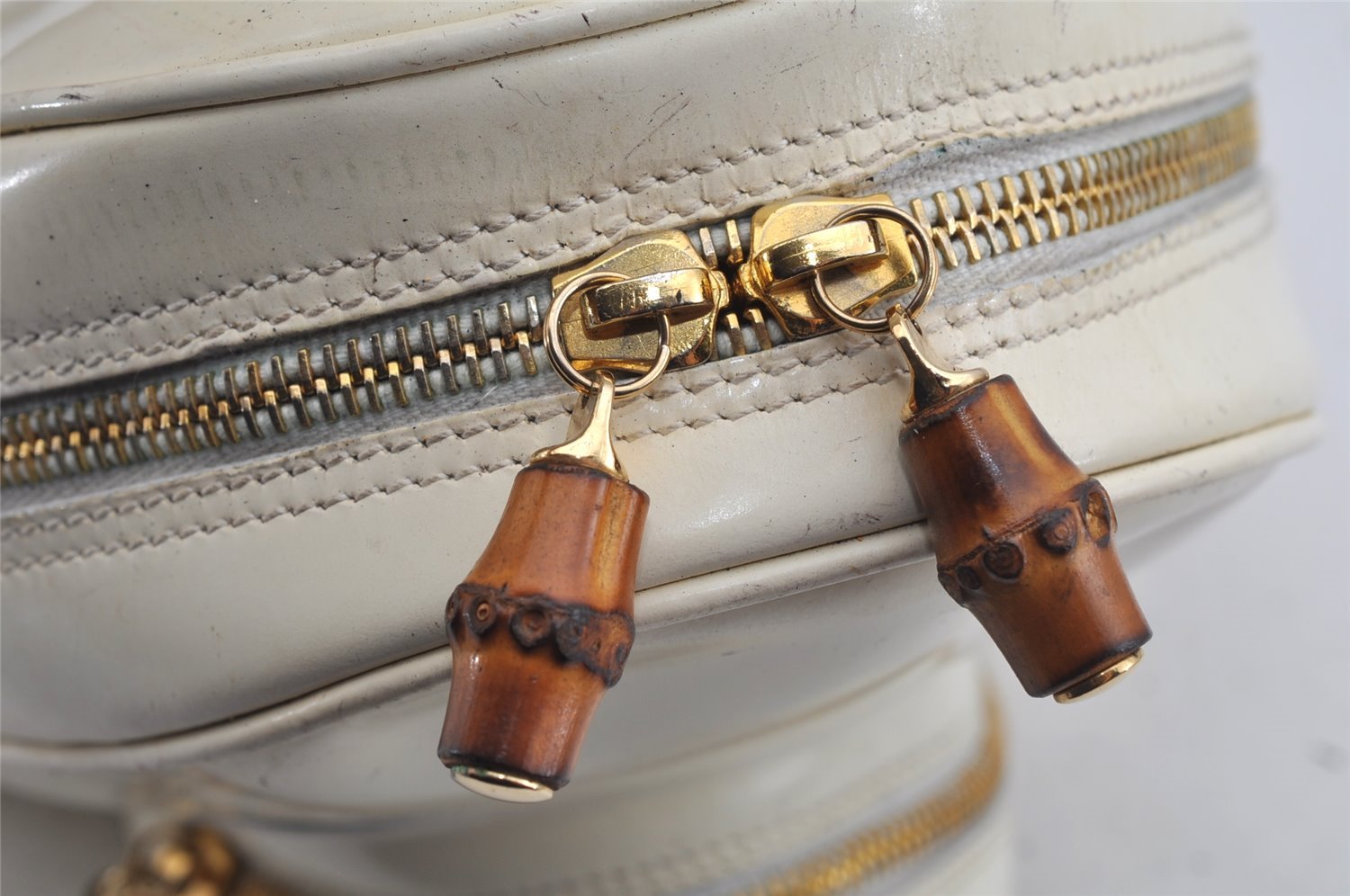 Authentic GUCCI Bamboo Shoulder Cross Body Bag Purse Enamel White Junk 5654J