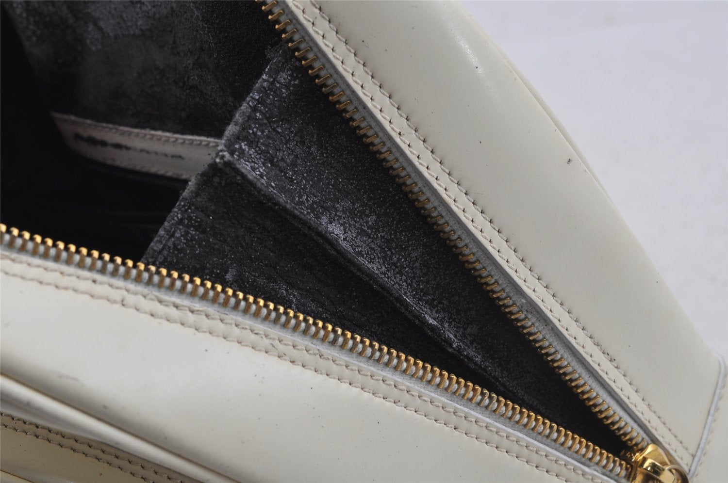 Authentic GUCCI Bamboo Shoulder Cross Body Bag Purse Enamel White Junk 5654J