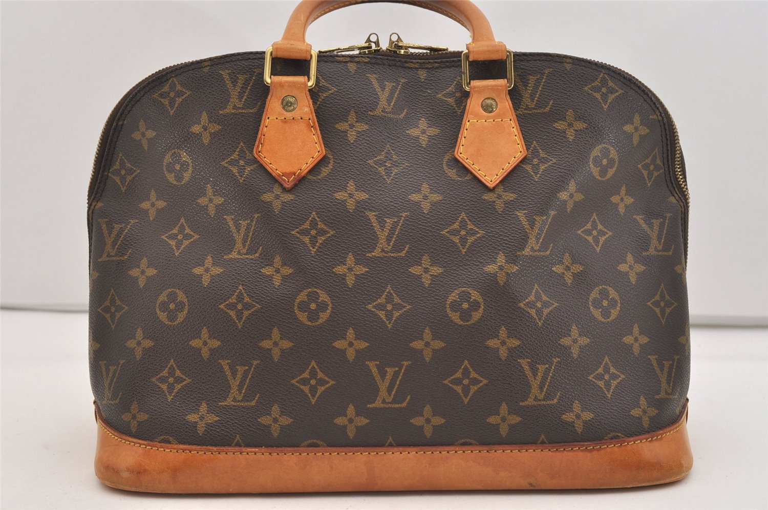 Authentic Louis Vuitton Monogram Alma Hand Bag Purse M51130 LV 5657J