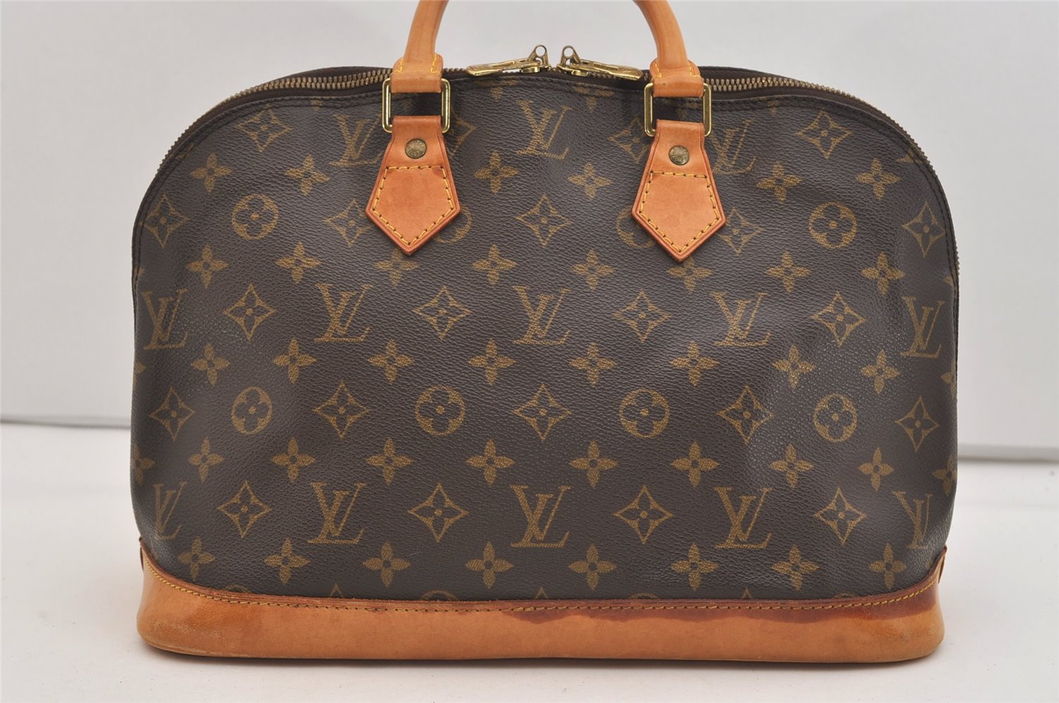 Authentic Louis Vuitton Monogram Alma Hand Bag Purse M51130 LV 5657J
