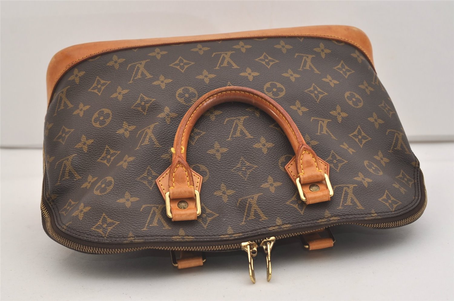 Authentic Louis Vuitton Monogram Alma Hand Bag Purse M51130 LV 5657J