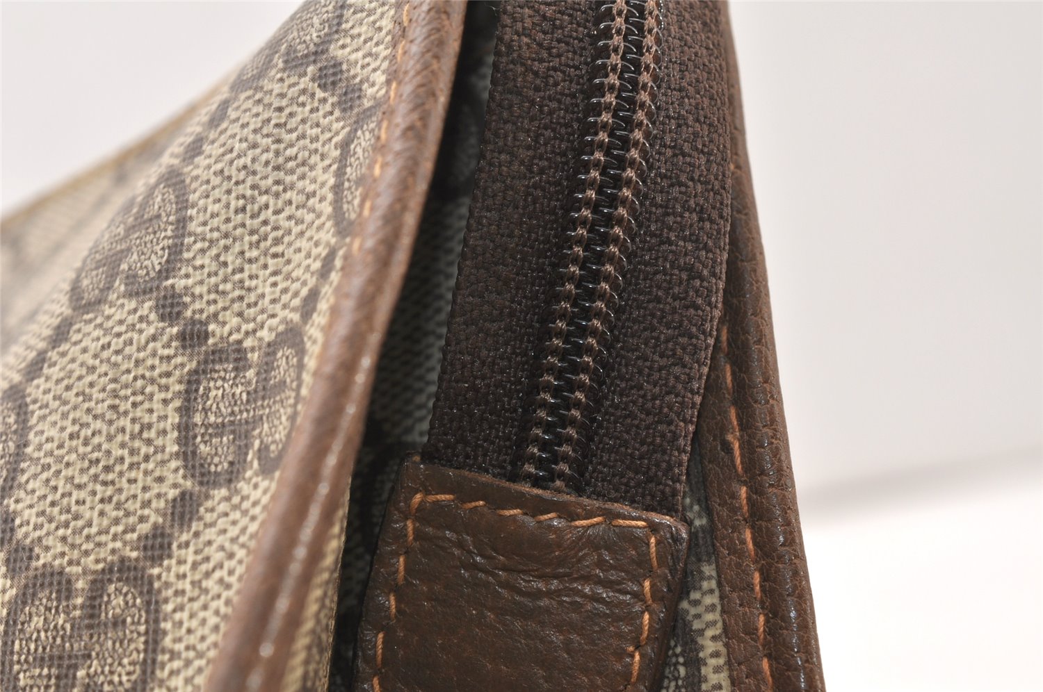 Authentic GUCCI Vintage Clutch Hand Bag Purse GG PVC Leather Brown 5669K