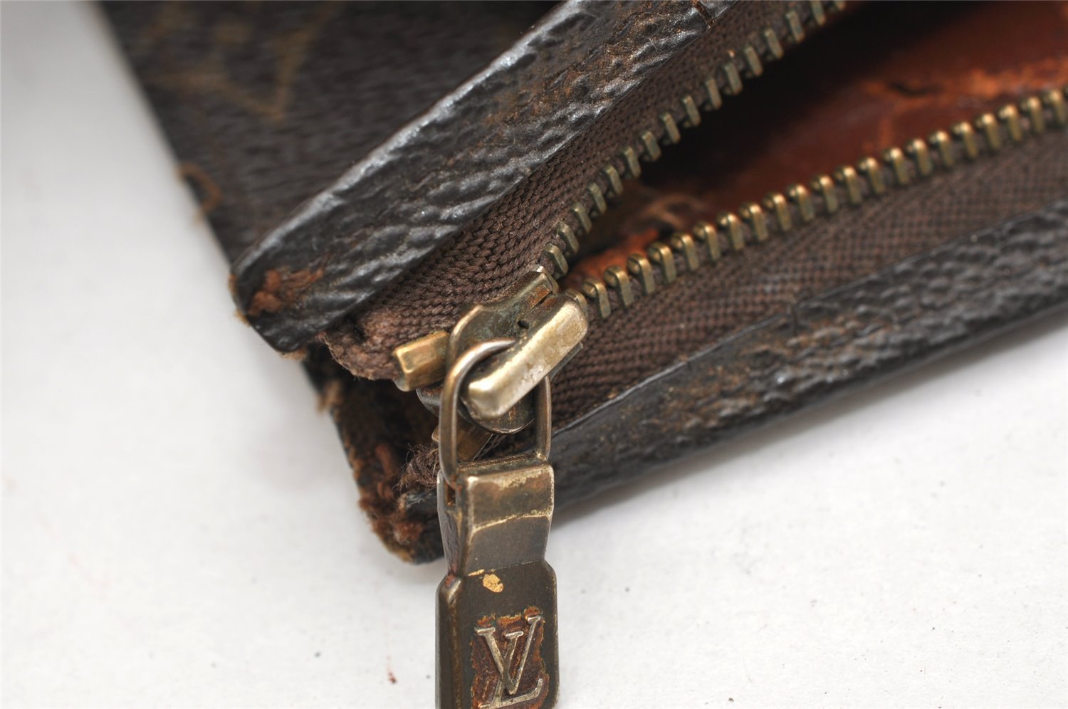 Auth Louis Vuitton Monogram Poche Toilette 26 Pouch Old Model LV Junk 5678K