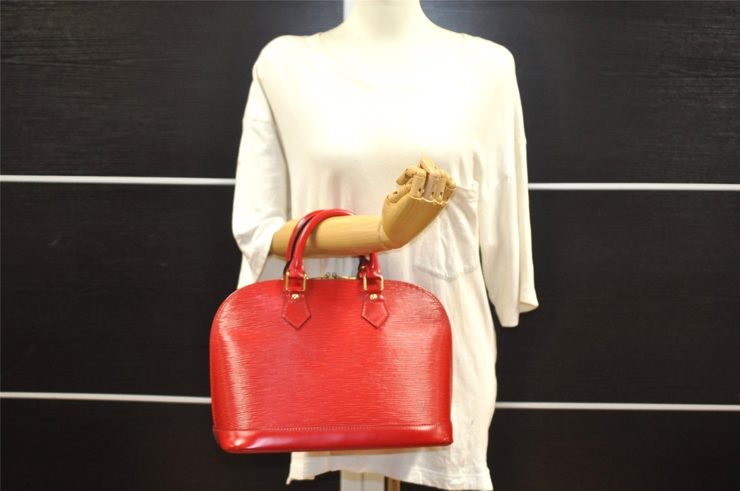 Authentic Louis Vuitton Epi Alma PM Hand Bag Red M52147 LV 5682I