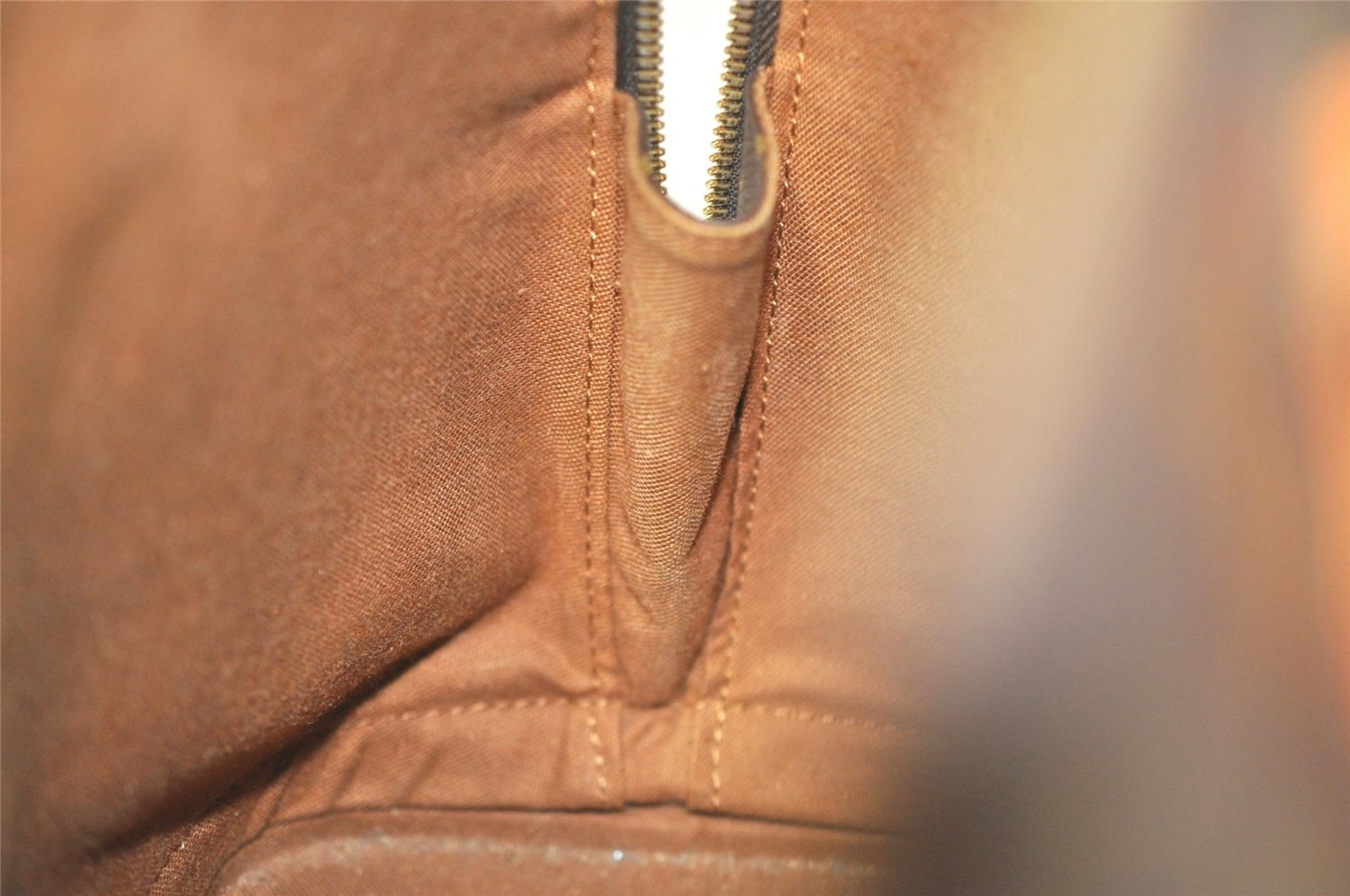 Authentic Louis Vuitton Monogram Alma Hand Bag Purse M51130 LV 5684J