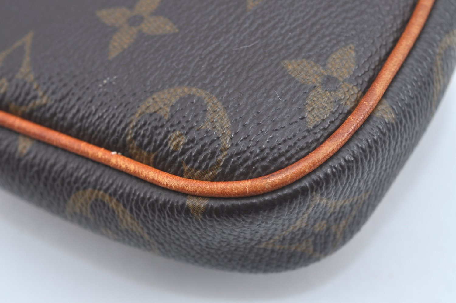 Auth Louis Vuitton Monogram Pochette Cancun Shoulder Pouch M60018 LV Junk 5689I