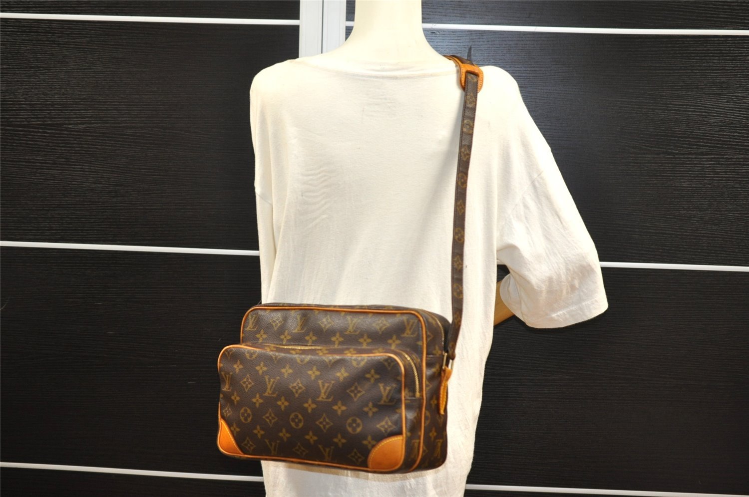 Authentic Louis Vuitton Monogram Nile Shoulder Cross Body Bag M45244 LV 5695I