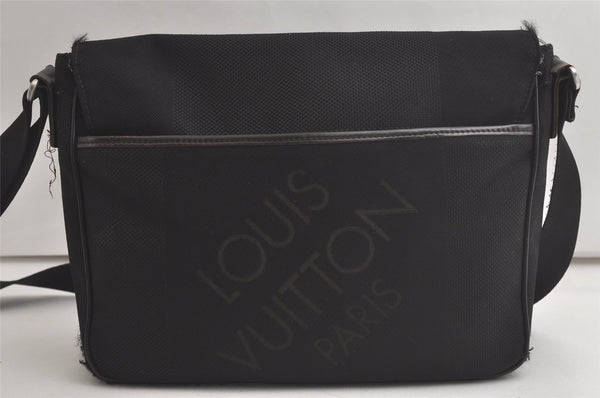 Auth Louis Vuitton Damier Geant Petit Messenger Shoulder Bag M93618 Black 5695K