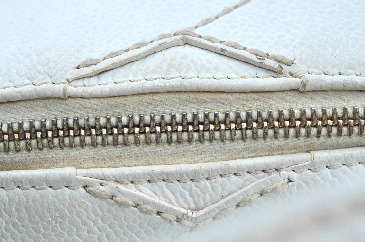 Authentic CHANEL Vintage Caviar Skin CoCo Mark Shoulder Tote Bag White 5698H