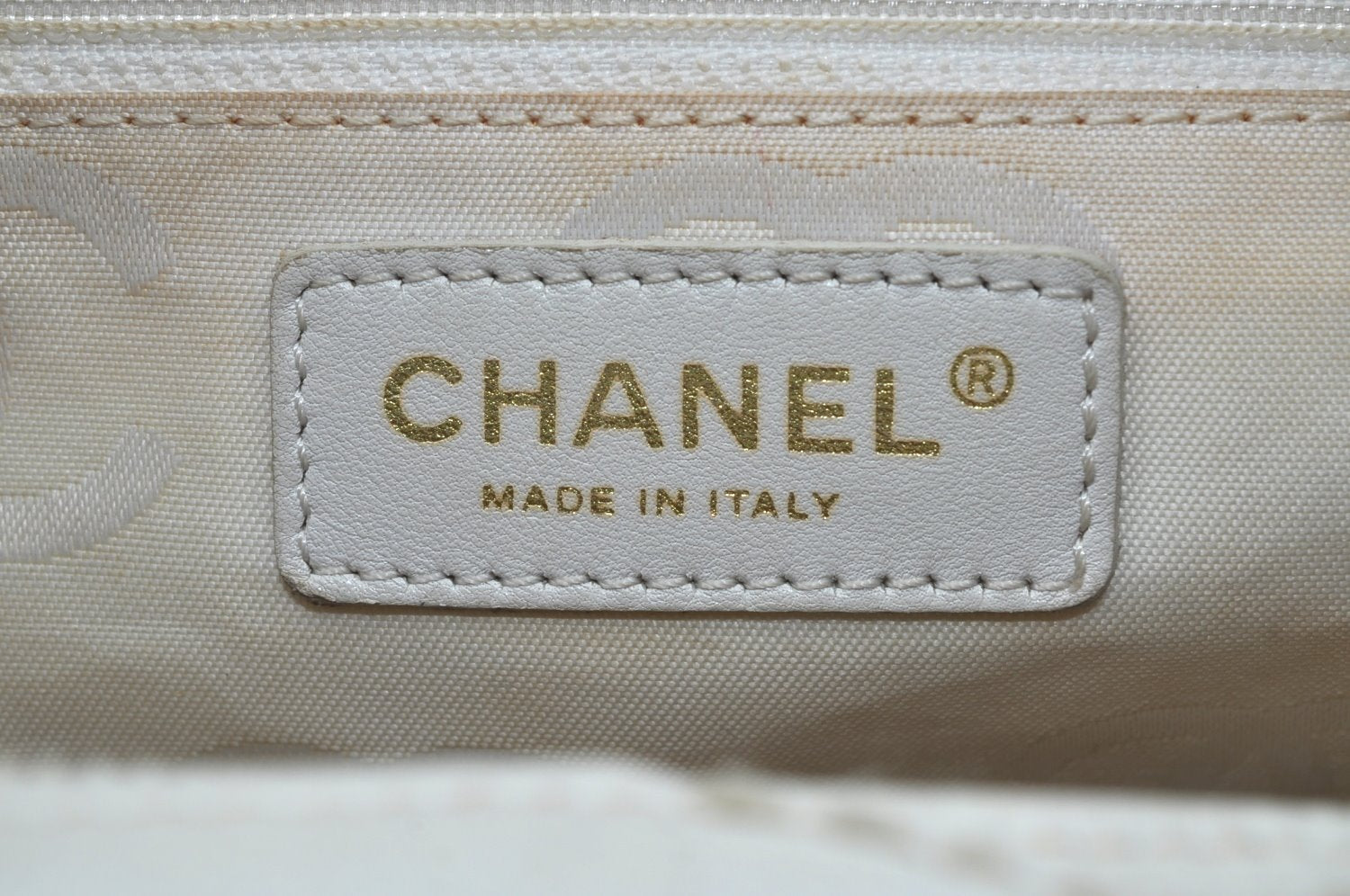 Authentic CHANEL Vintage Caviar Skin CoCo Mark Shoulder Tote Bag White 5698H