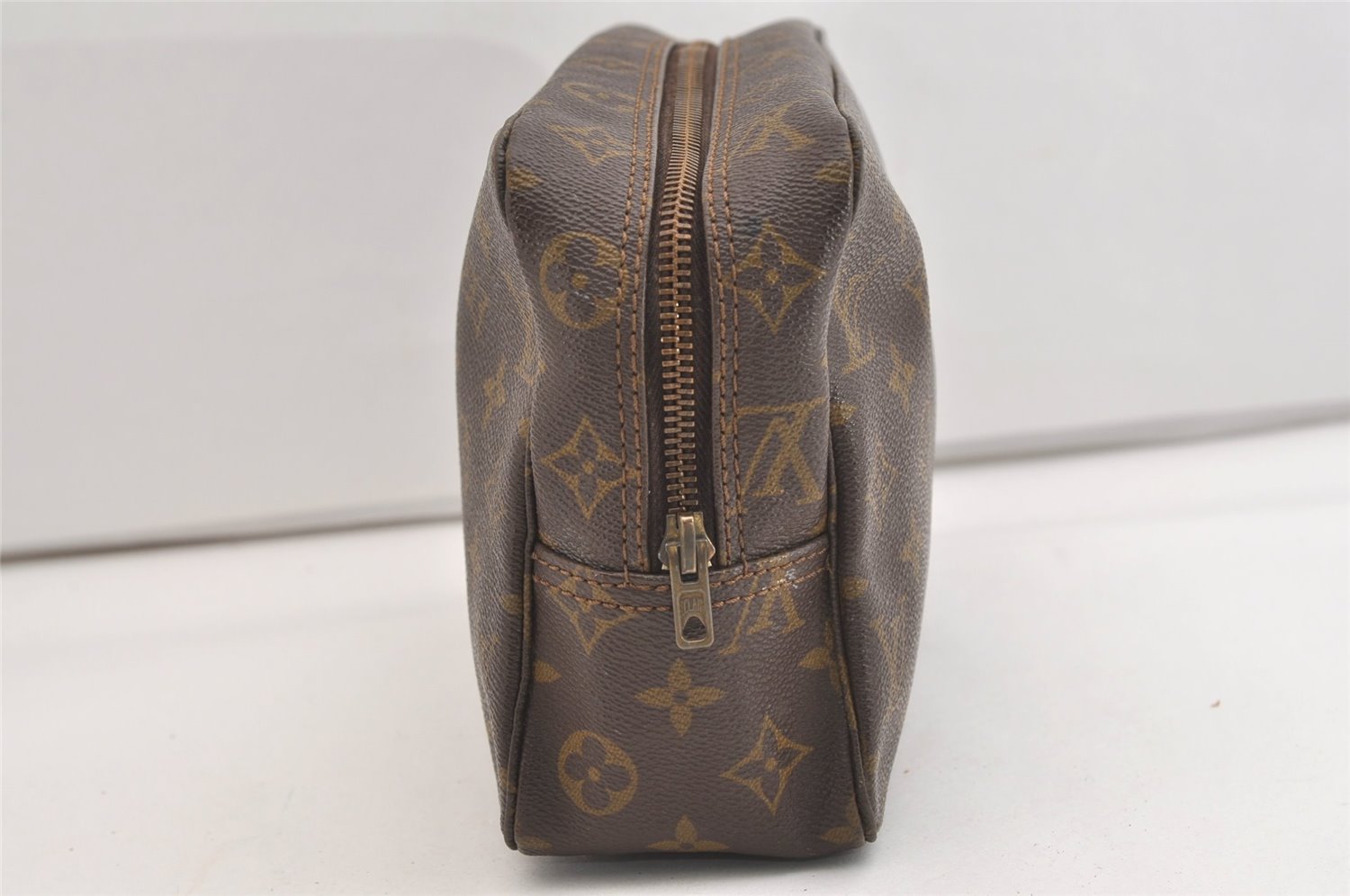 Auth Louis Vuitton Monogram Trousse Toilette 28 Clutch Hand Bag Old Model 5711J