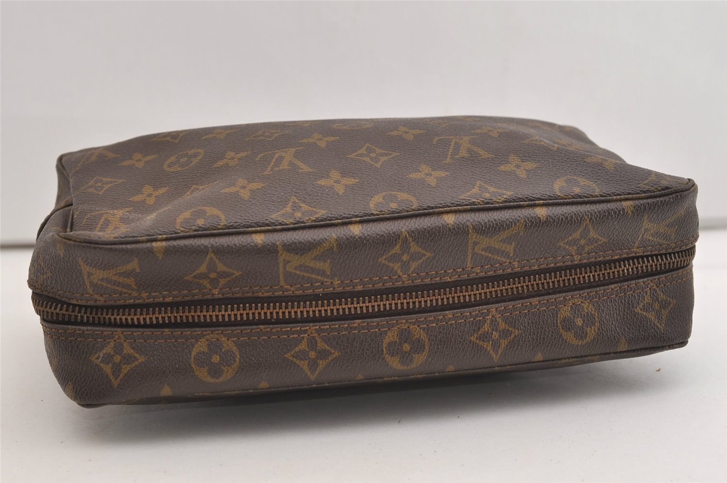 Auth Louis Vuitton Monogram Trousse Toilette 28 Clutch Hand Bag Old Model 5711J