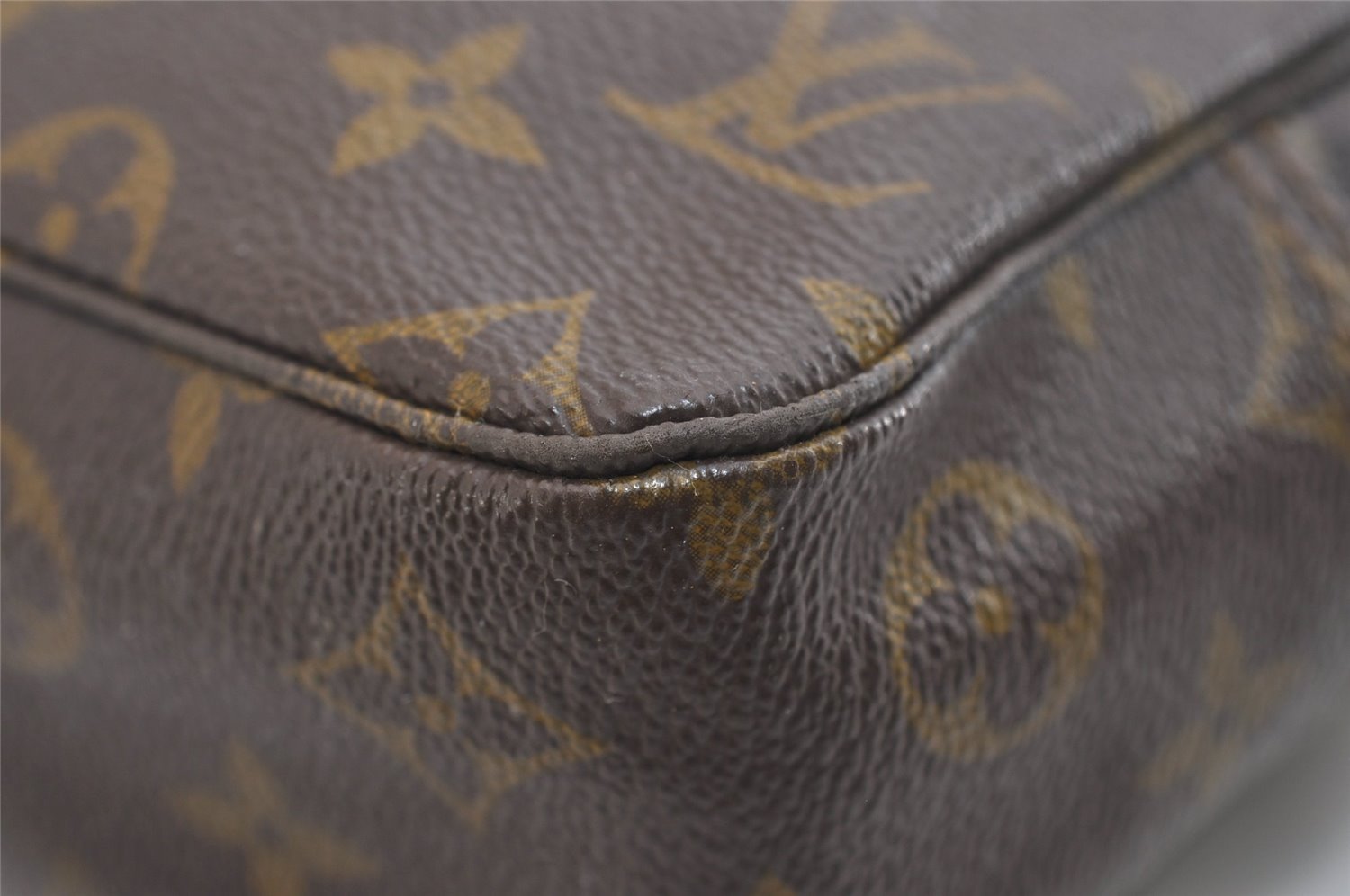 Auth Louis Vuitton Monogram Trousse Toilette 28 Clutch Hand Bag Old Model 5711J